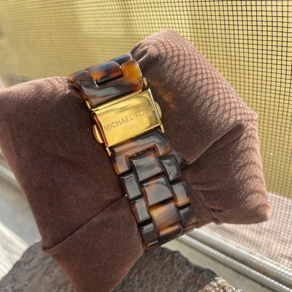 Michael Kors Tortoise Watch MK 5280 - Picture 9 of 10